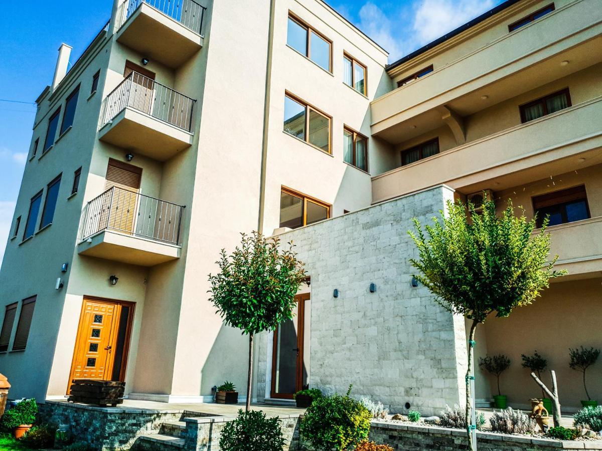 Lacasa Apartments & Restaurant 乌尔齐尼 外观 照片