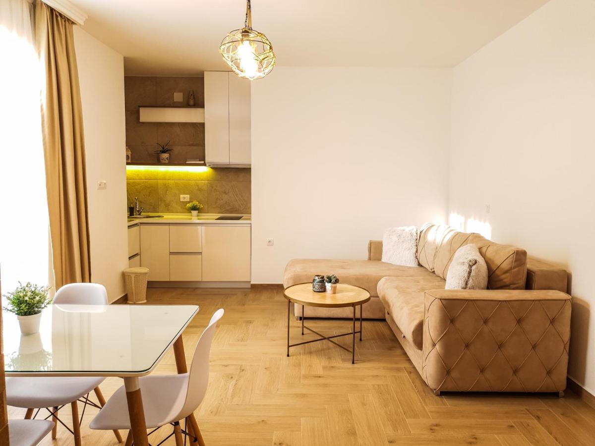 Lacasa Apartments & Restaurant 乌尔齐尼 外观 照片