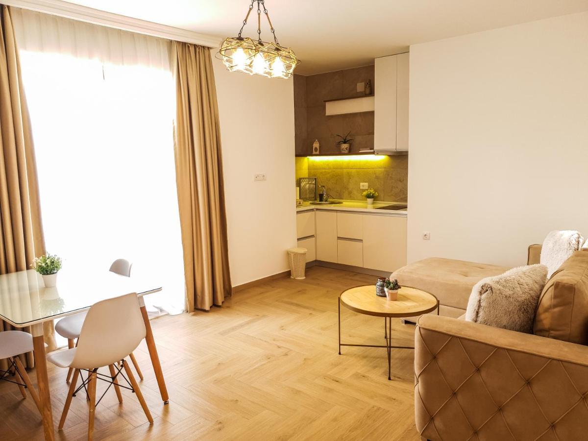 Lacasa Apartments & Restaurant 乌尔齐尼 外观 照片