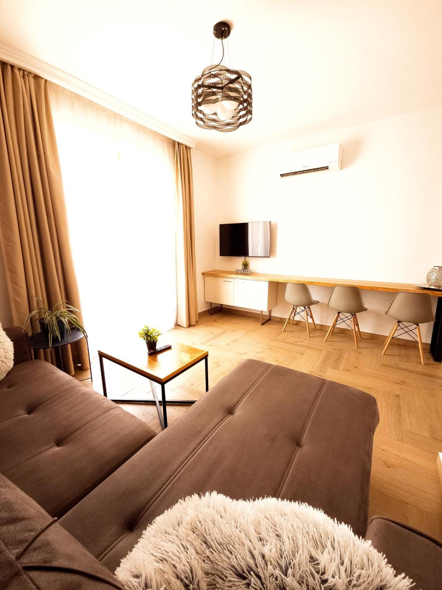 Lacasa Apartments & Restaurant 乌尔齐尼 外观 照片