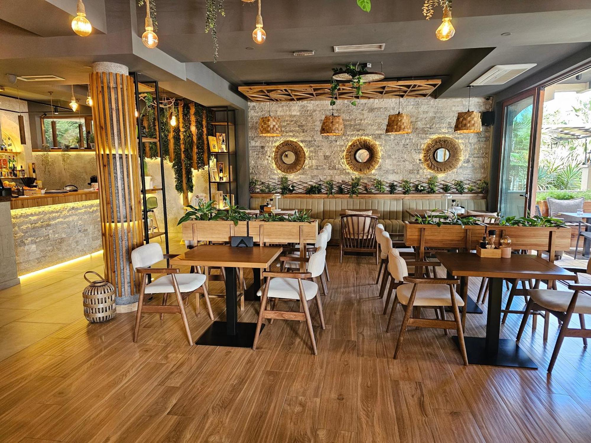 Lacasa Apartments & Restaurant 乌尔齐尼 外观 照片