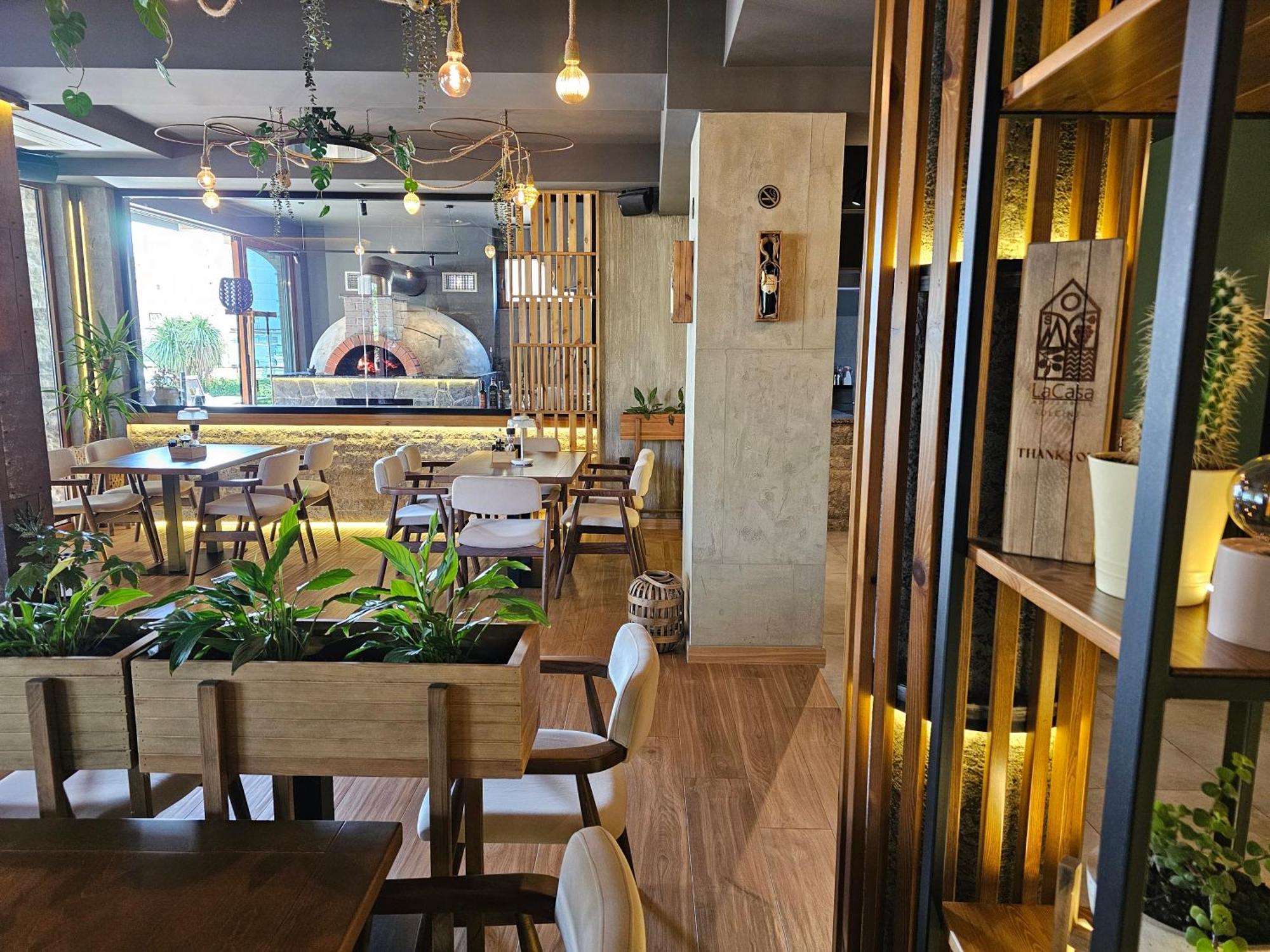 Lacasa Apartments & Restaurant 乌尔齐尼 外观 照片